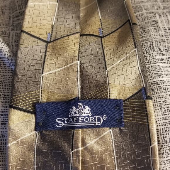 Stafford Pre Tied Golden Tie - Picture 2 of 3